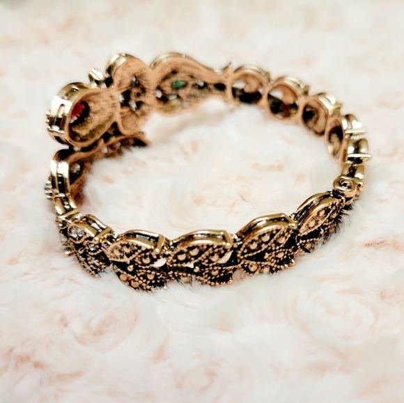 Vintage-inspired bangles/bracelets featuring emeralds and rubies. - Picture 5 of 13